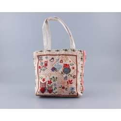 Bag with a zipper